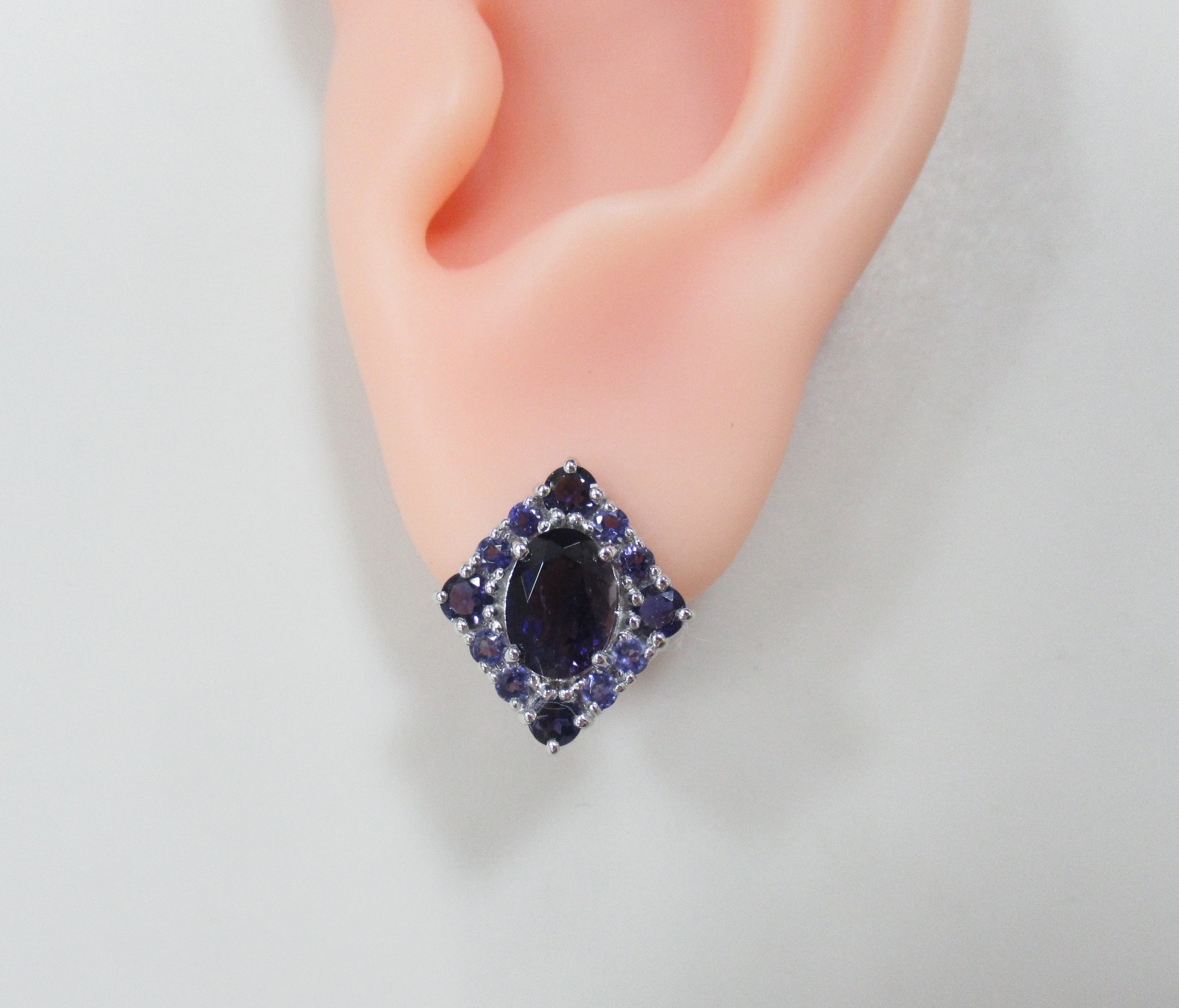 Серебряные серьги с иолитами